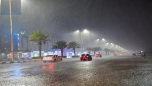 الوطني للأرصاد يطلق الإنذار الأحمر في جازان.. أمطار غزيرة ورياح شديدة وجريان كارثي للسيول حتى المساء